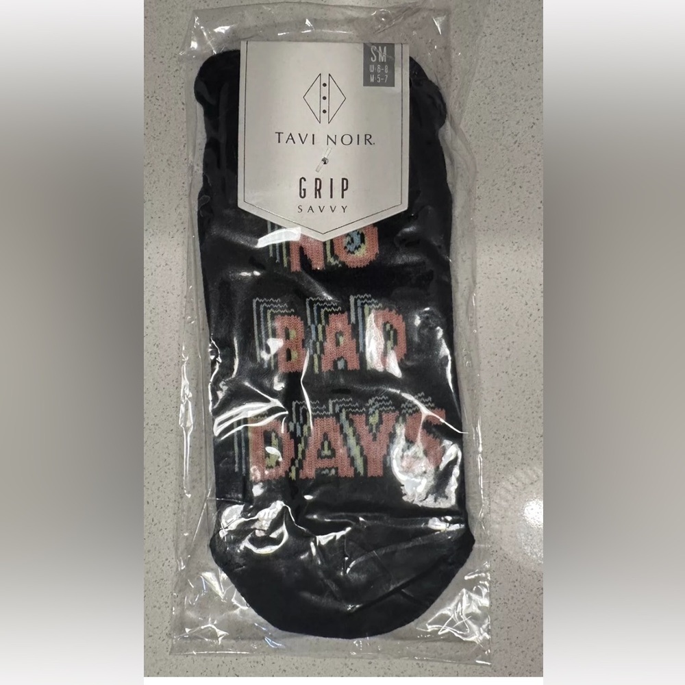 NWT Tavi Noir Grip socks Pilates Barre Savvy  No Bad Days Size SMALL 6-8 notes